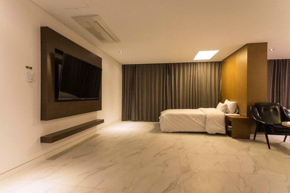 The City Hotel Jeonju Exterior foto